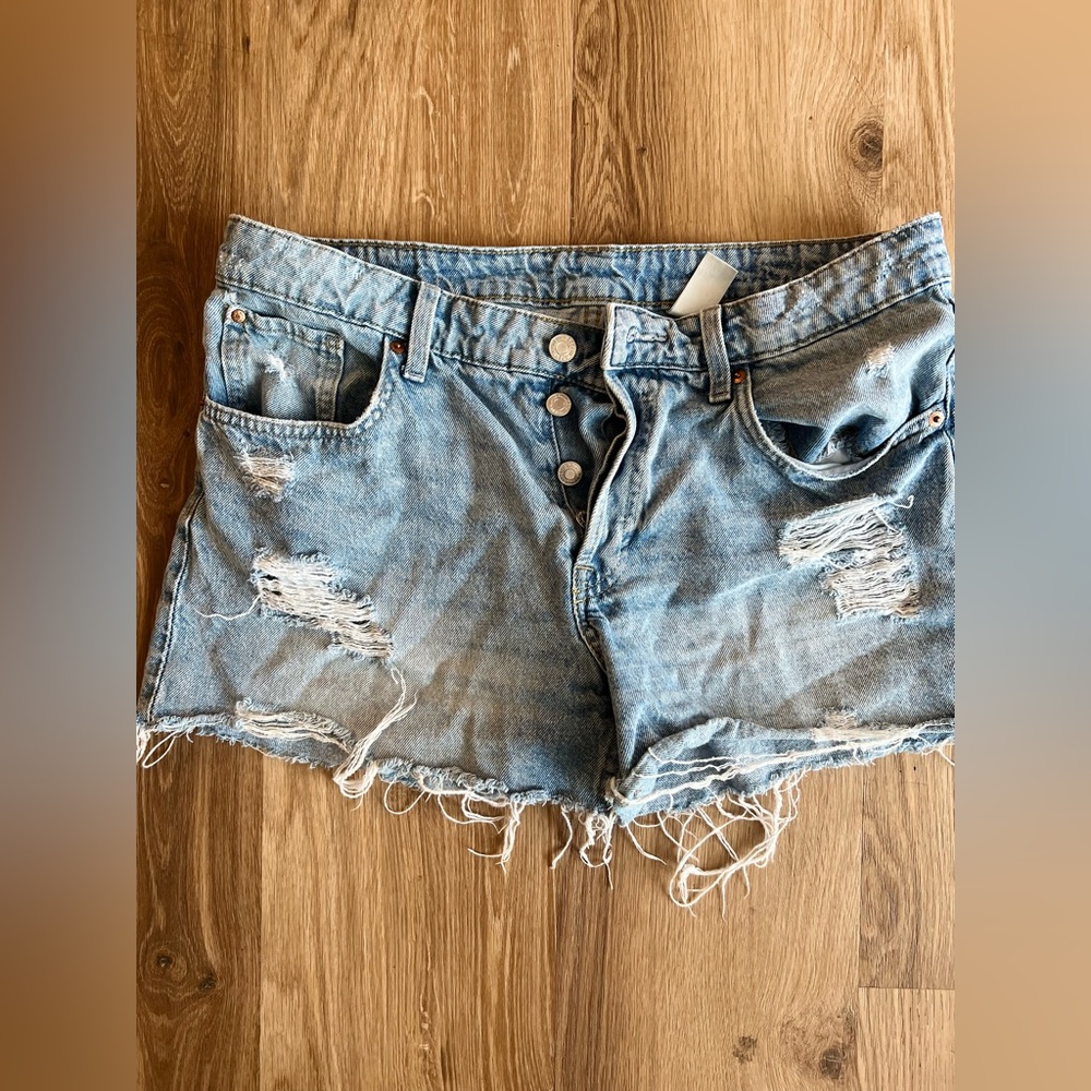 H&M Women’s 90s Boyfriend Shorts, low waist, size 6